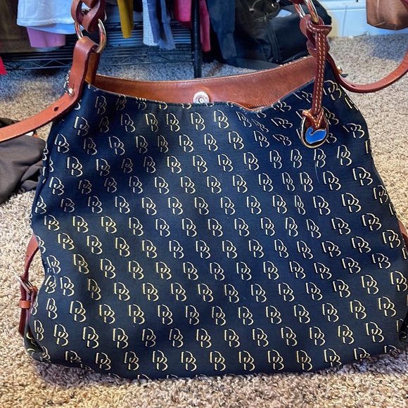 Dooney and Bourke handbag - Picture 3 of 8